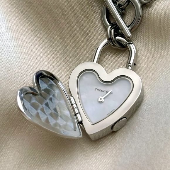 AUTHENTIC VINTAGE TIFFANY & CO. SILVER LOCKET WATCH - Picture 4 of 6